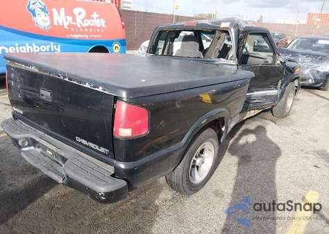 2001 Chevrolet S-10 Ls z USA, uszkodzony, nr VIN 1GCCS195218145782